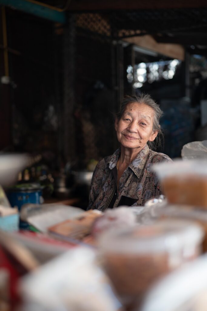 รูปป้าแว้ด ขนมถ้วยหัวหิน